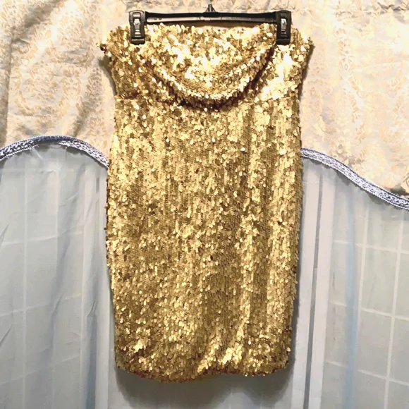 sparkle and fade sequin dress UO Sparkle and Fade Scalloped Sequins Strapless Tube Dress Black size 2